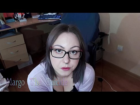 ❤️ Nwatakịrị nwanyị sexy nwere ugegbe na-eme Dildo nke ukwuu na igwefoto ❤️ Mmekọahụ